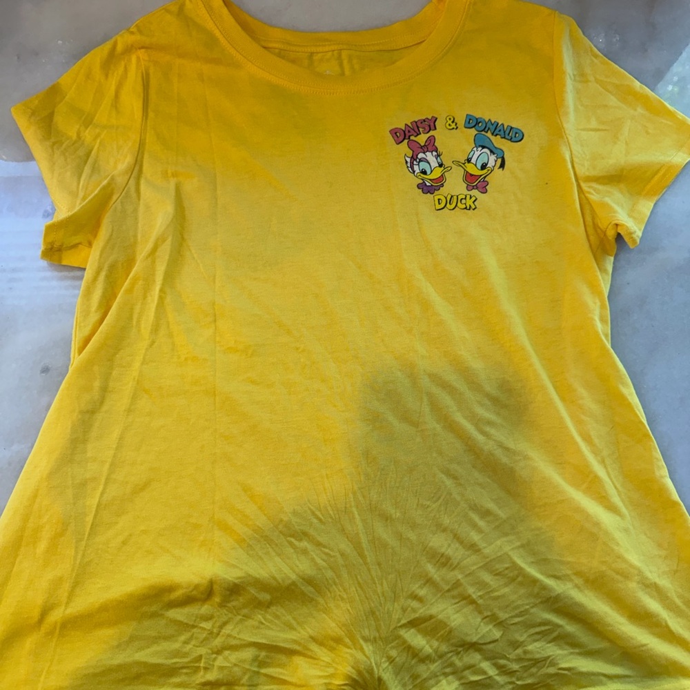 Disney daisy and Donald Duck yellow tee